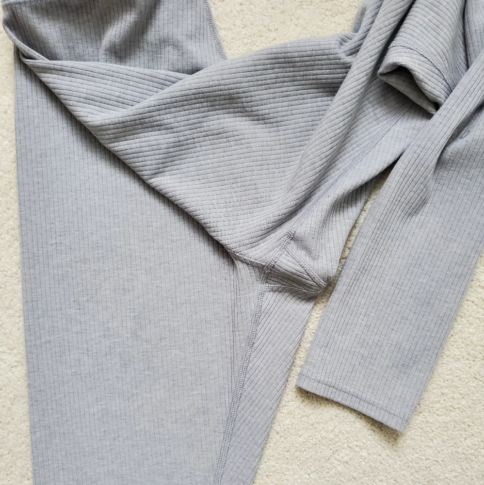 Alo Yoga Gray Ribbed Leggings szS